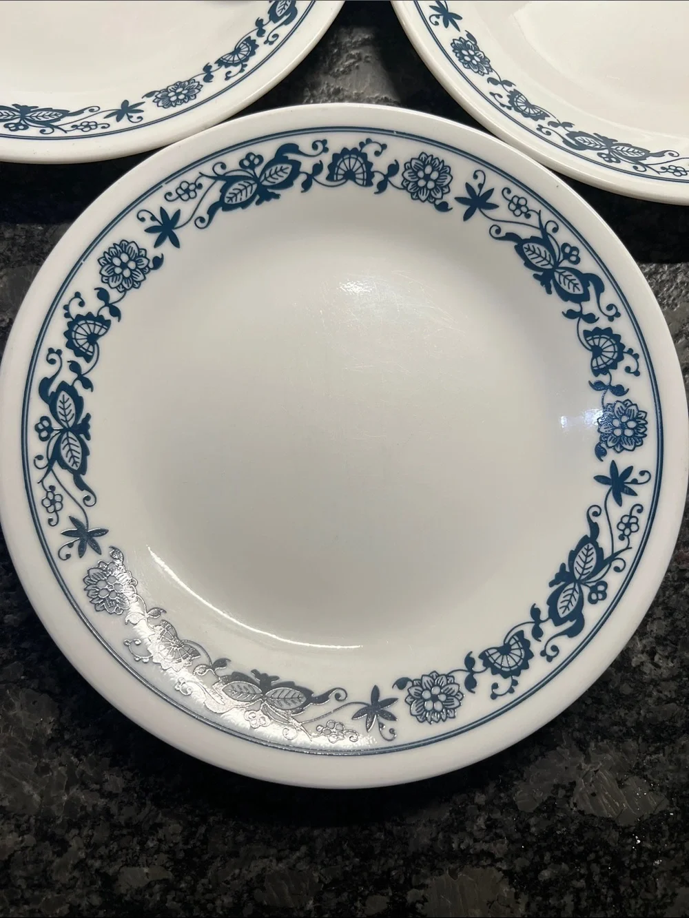 Corelle Old Town Blue Classic Blue-Trim White Dessert Plates - Set of 6 exc cond